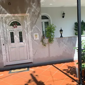 Christina's House With 2 Bedrooms And Free Parking Villa
